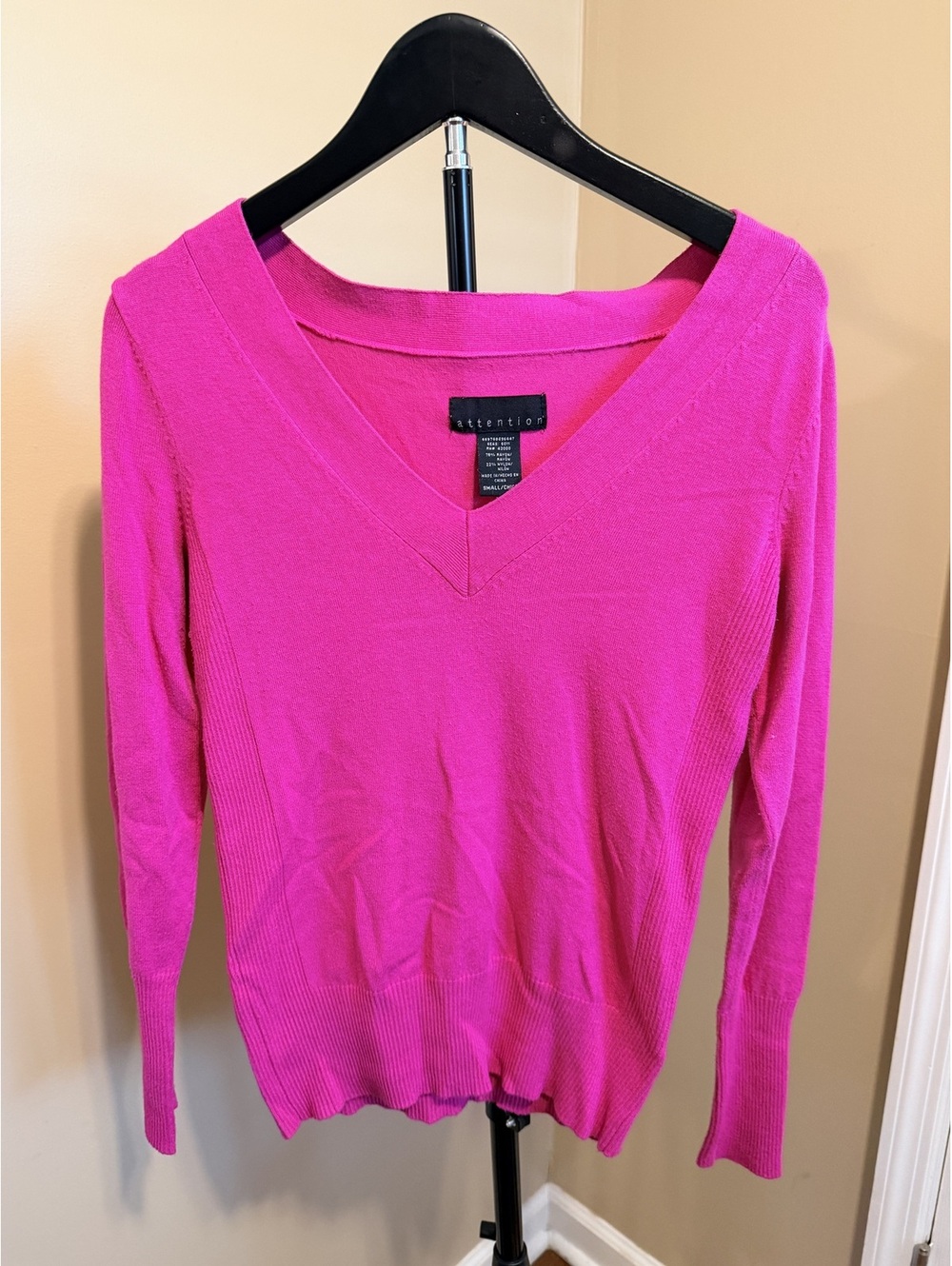 Attention Hot Pink V Neck Lightweight Sweater Women’s Size S
